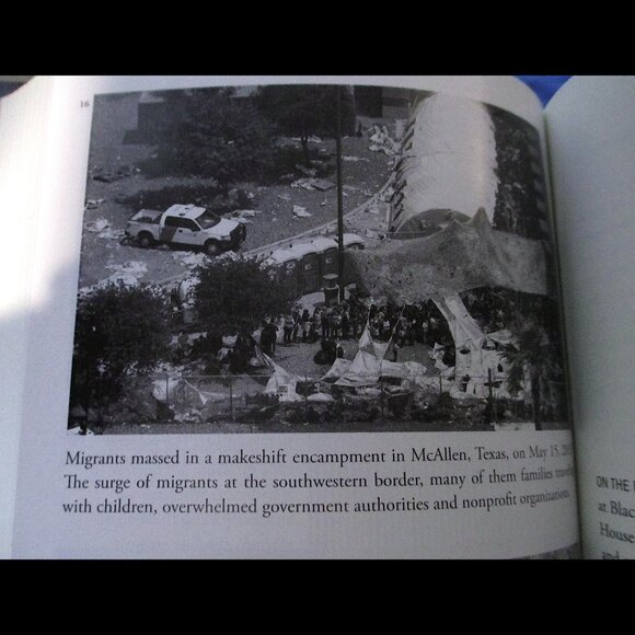 Book - Border Wars: Inside Trump's Assault on Immigration - Picture 11 of 16